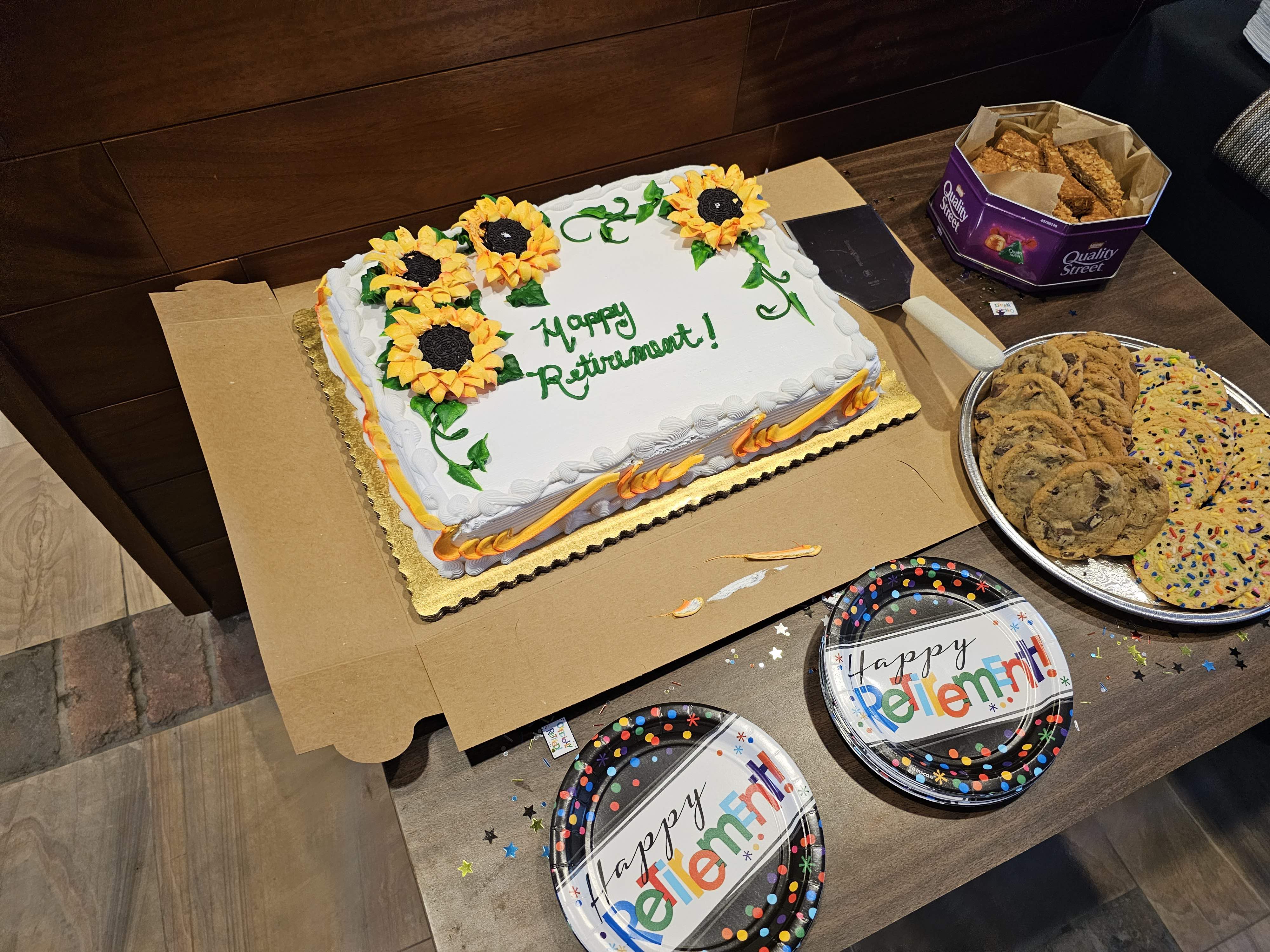 Gallery_21_Mien retirement-cake